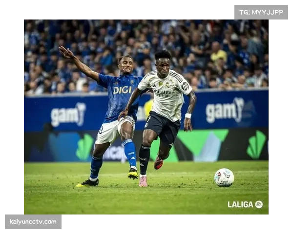 维尼修斯突破造点后指向耳畔，回应种族主义嘘声